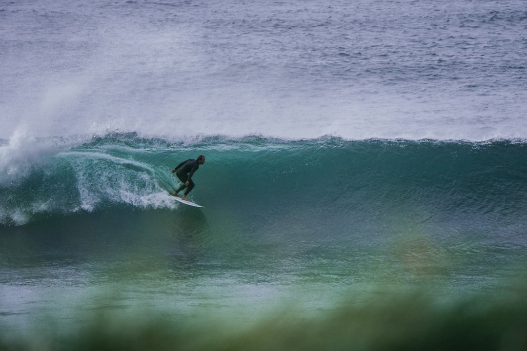 How to surf fast, steep waves and make it down the line